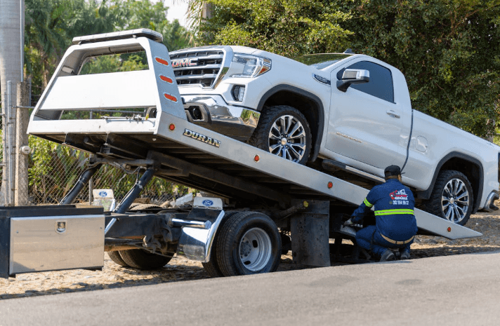 Keeping the Wheels Turning: The Essential Role of Roadside Assistance in the Transportation Industry